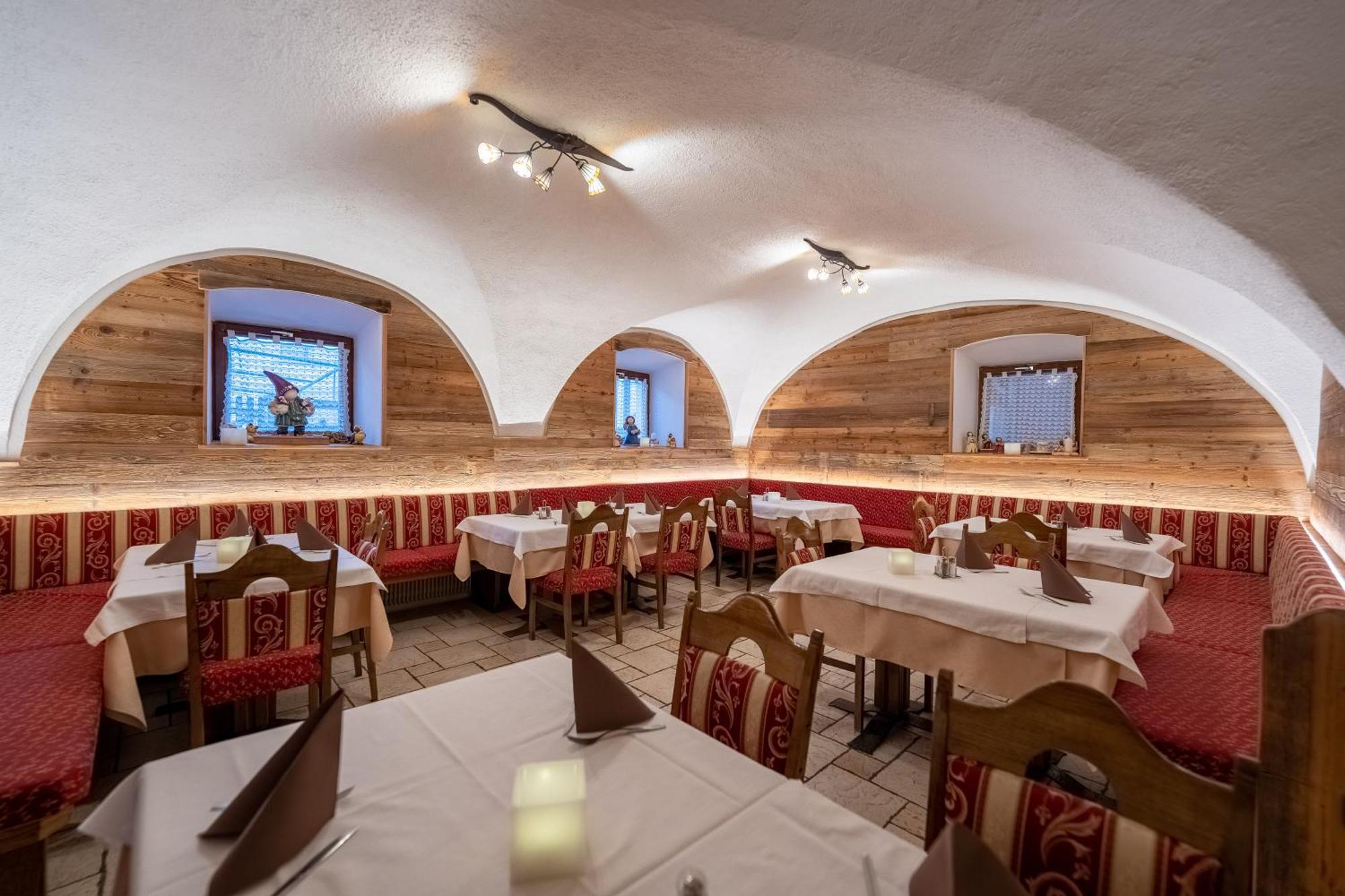 Garni Val Udai Hotell Mazzin Eksteriør bilde